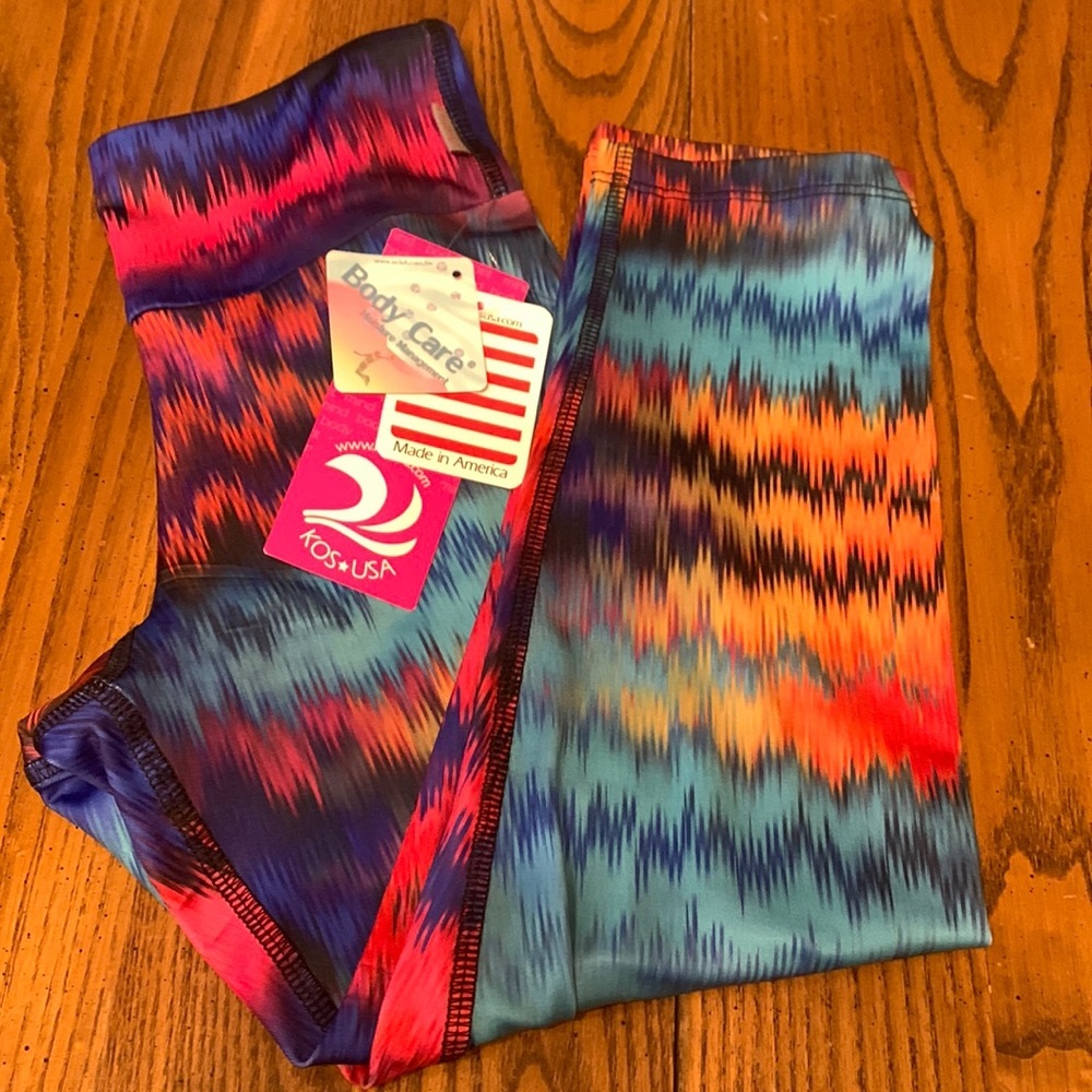 NWT‎ KOS USA Colorful Cropped Style Leggings Size Small